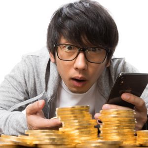 スマホとお金の画像